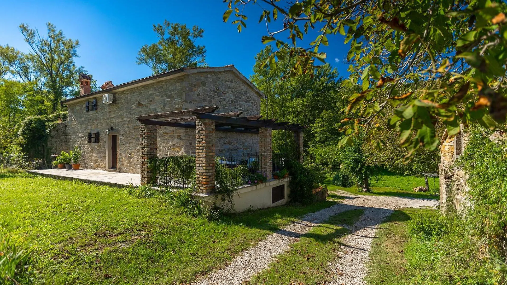 Villa Mulino Old Mill Crnica